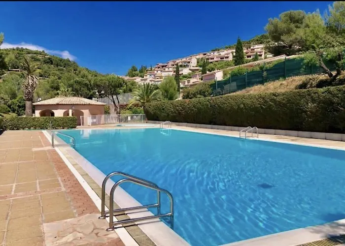 10 à 12 Pers Famille Amateurs Randonnée Boulouris Panorama Raphael Tennis Piscine Partagé Сasa de vacaciones *